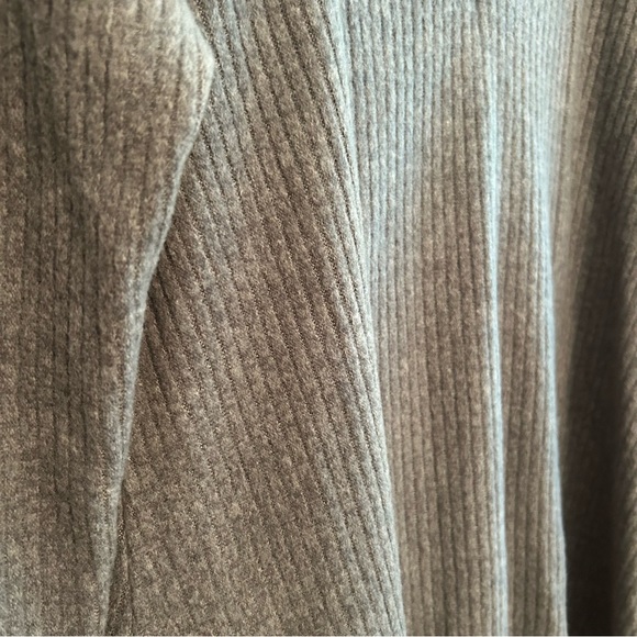 Alya Olive V-Neck Sweater with Cut-Out Shoulders - Picture 4 of 5